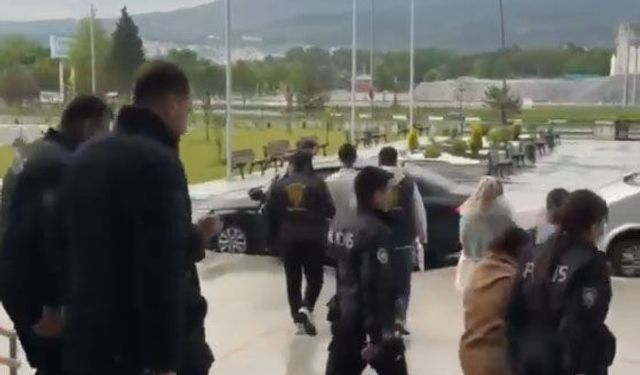 Kütahya'da kuyumcuyu düşük ayarlı altınla dolandıran 4 şüpheli yakalandı