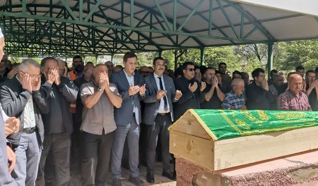 Lokomotif bakım atölyesinde iki vagon arasında sıkışan işçi öldü