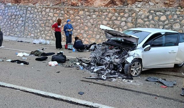 Malatya'da iki otomobil çarpıştı: 1'i çocuk 9 yaralı