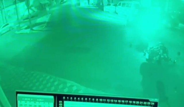 Manisa'da motosiklet sürücüsünün ağır yaralandığı kaza kamerada