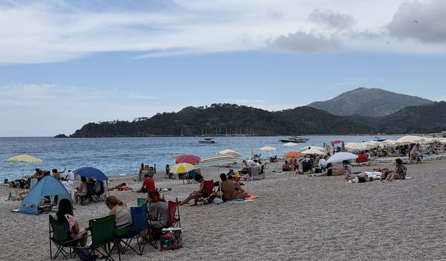 Ölüdeniz'de bayram yoğunluğu
