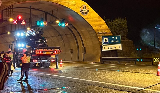 Otomobil tünel girişindeki duvara çarptı; 1 ölü