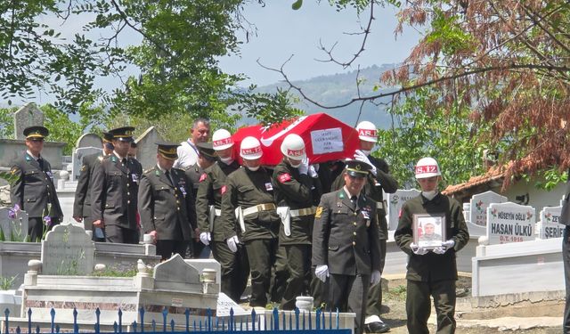 Şehit askerin cenazesi, ailesinin isteği üzerine 14 yıl sonra İstanbul'a nakledildi
