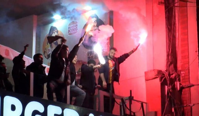 Taksim Meydanı'nda şampiyonluk kutlamasında kavga: 1 yaralı