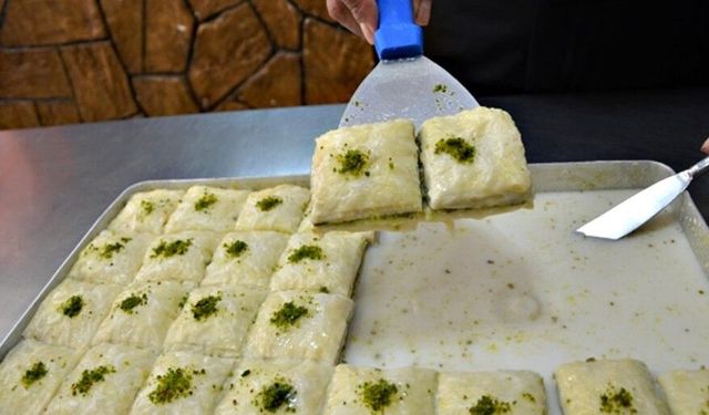 Tarifi sır gibi saklanan 'Yalova sütlüsü' bayram sofraları için hazırlanıyor