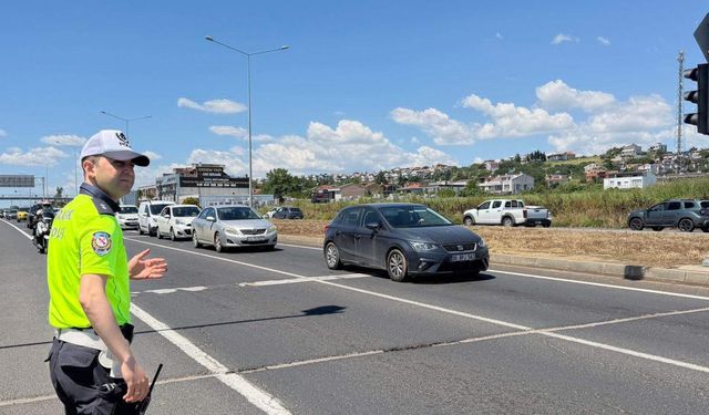 Tekirdağ-İstanbul kara yolunda araç yoğunluğu; ağır vasıtalara kısıtlama