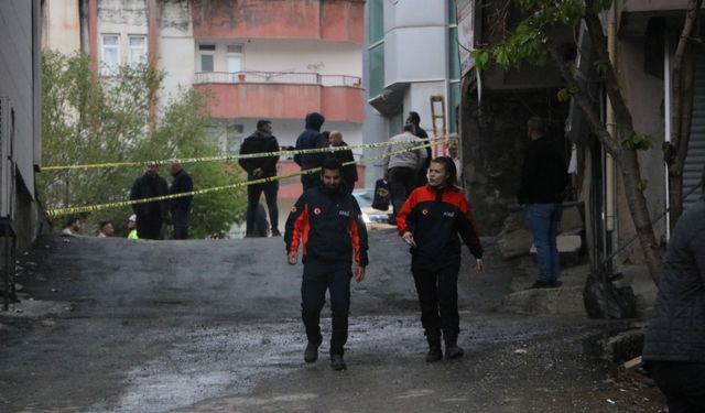Temel kazısında meydana gelen zemin kayması nedeniyle 6 bina tedbir amaçlı boşaltıldı (2)