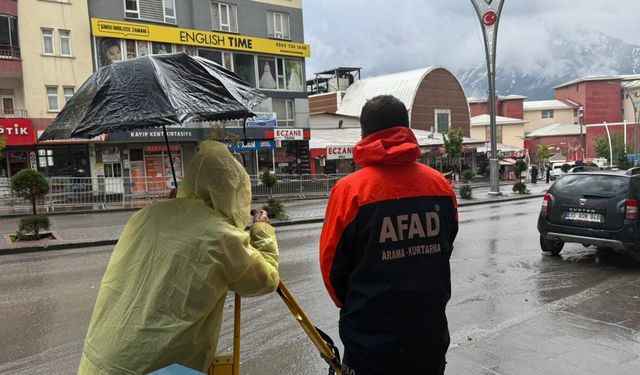 Temel kazısında meydana gelen zemin kayması nedeniyle 6 bina tedbir amaçlı boşaltıldı