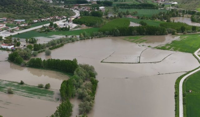 Tokat'ta su altında kalan tarım arazileri dronla görüntülendi