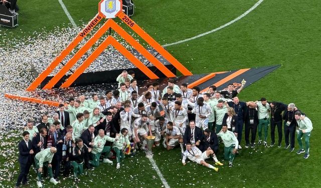 Aston Villa Avrupa Ligi Kupasını İstanbul'da kaldırdı