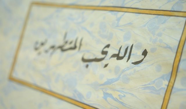 38 yaşında öğrendiği 'hüsnühat'ı okuldaki öğrencilerine öğretiyor