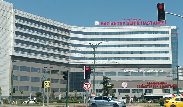 4 yaşındaki oğlunu kucağına alıp 8'inci kattan atlayan anne öldü, çocuğu yaşam mücadelesi veriyor