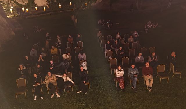 ABD'li müzik topluluğu, Kapadokya'da konser verdi; geliri hastalara harcanacak