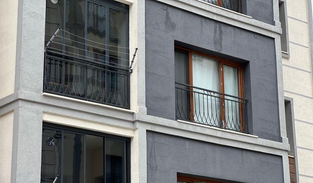 Annesiyle tartışan babasını bıçakladı