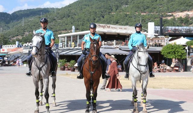 'Atlı Jandarma Timi' Ölüdeniz'de göreve başladı