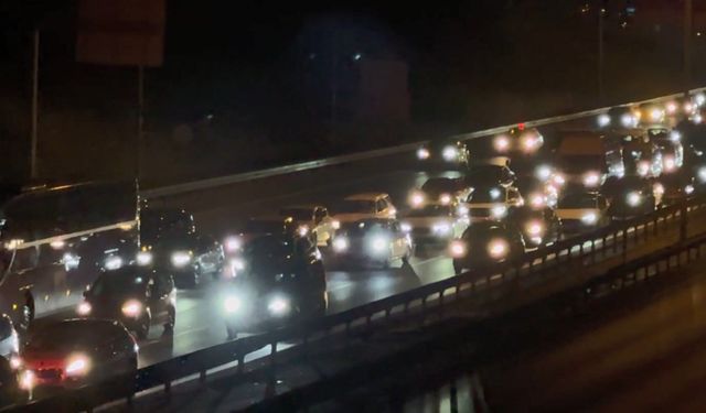 Bayram tatili dönüşü İstanbul girişinde trafik yoğunluğu