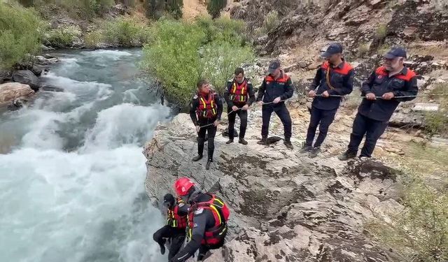 Bingöl'de çayda akıntıya kapılan Vedat'ı arama çalışmaları 10'uncu gününde