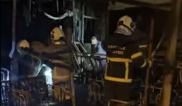 Çöp poşeti ile yüzünü saklayıp, çay ocağını yaktı; o anlar kamerada