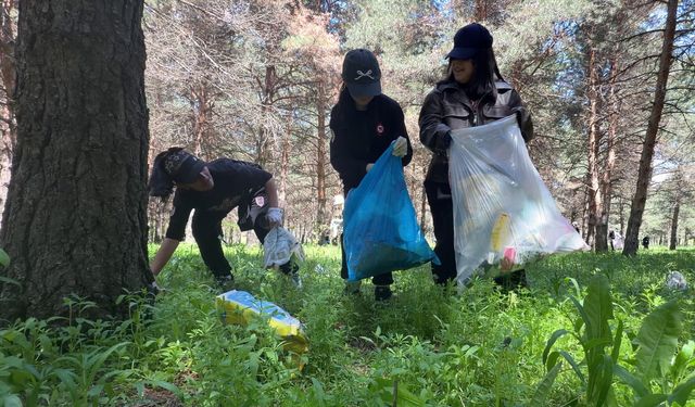 Erzurum'da ortaokul öğrencileri doğa için seferber oldu