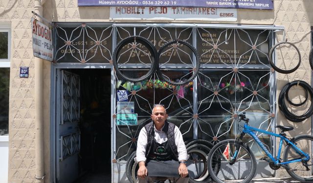 İlk bisikletini ilkokulda ekmek satarak aldı, 32 yıldır tamirini yaparak geçimini sağlıyor