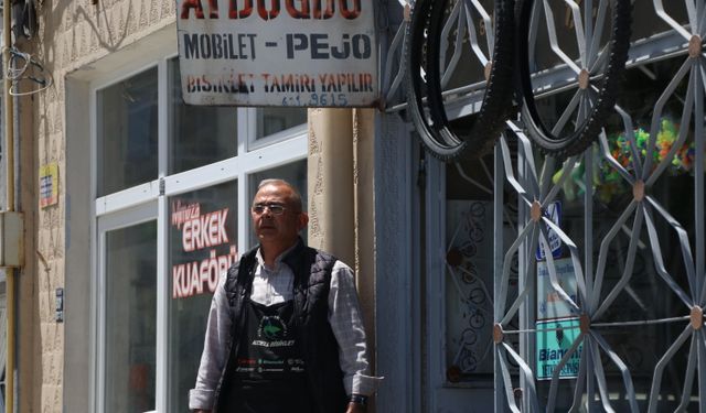 İlk bisikletini ilkokulda ekmek satarak aldı, 32 yıldır tamirini yaparak geçimini sağlıyor/Ek fotoğraflar
