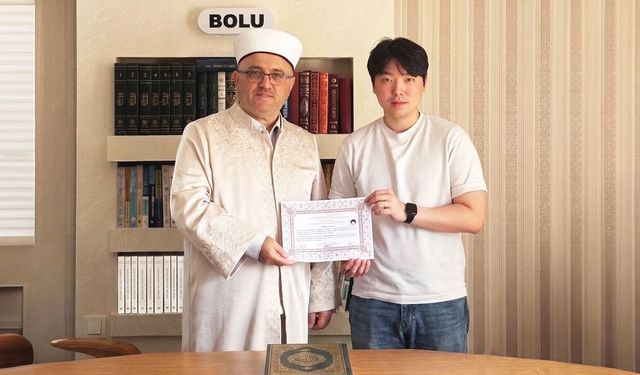 İslam'ı araştıran Güney Koreli Seungjın Hong, Müslüman oldu