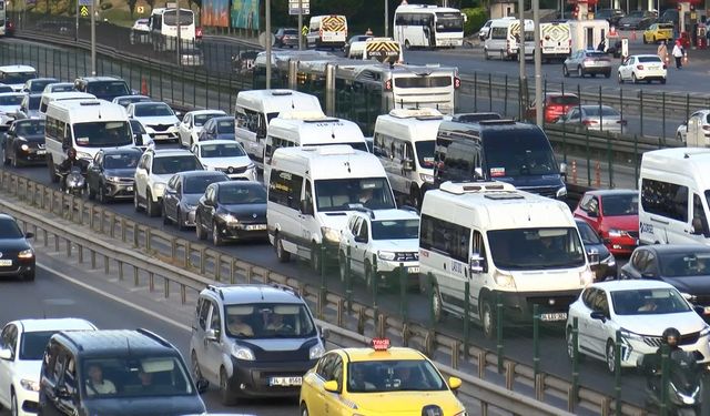 İstanbul'da bayram tatili sonrası ilk iş gününde trafik yoğunluğu - 2 / Aktüel görüntü geniş haber