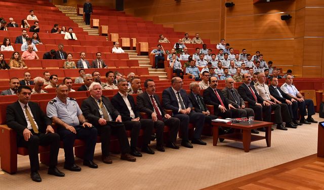 İstanbul'da 'Yeniçeriliğin kaldırılışının 200'üncü yılında 2'nci Türk Askeri Tarih Kongresi' başladı