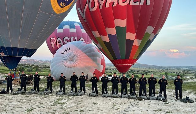 Jandarmanı kuruluşunun 187'nci yılında sıcak hava balonundan atlayış yapıldı / Ek fotoğraflar