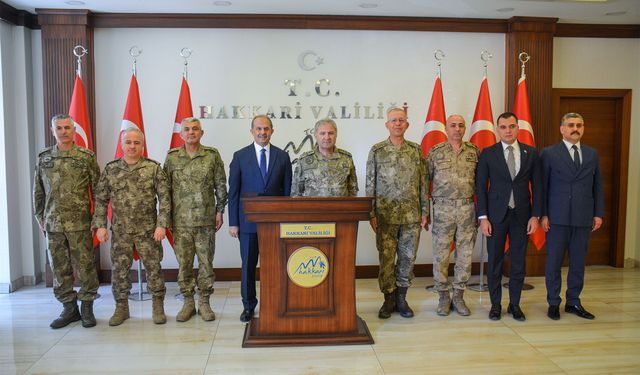Kara Kuvvetleri Komutanı Tokel, Van ve Hakkari'de hudut birliklerini denetledi