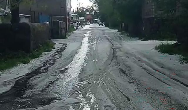 Kars'ta sağanak ve dolu, sele neden oldu