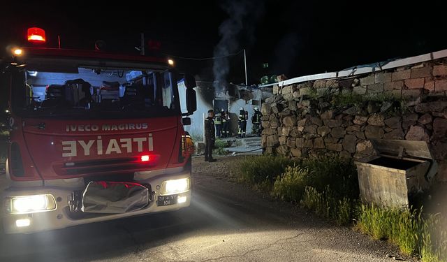 Kayseri'de metruk evde çıkan yangın söndürüldü