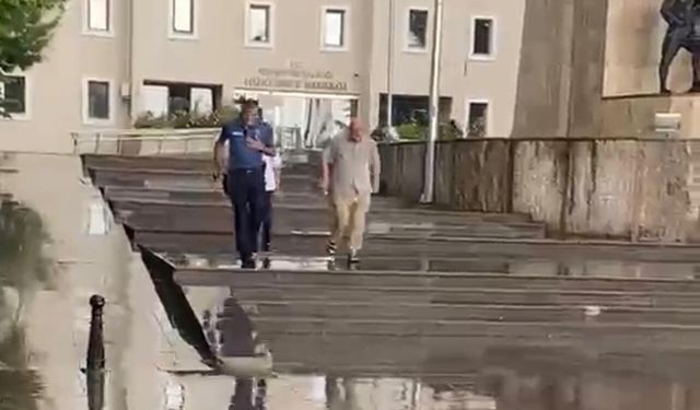 Kimliğini evde unutan öğrenci için polisler seferber oldu