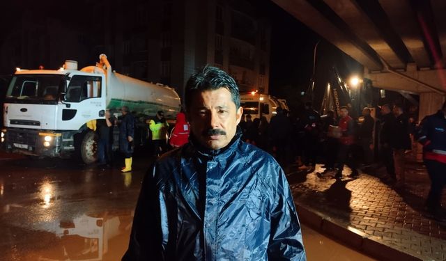 Kırşehir'de sağanak; 15 araç selde mahsur kaldı, 20 iş yerini su bastı (2)