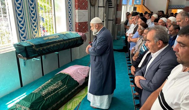 Otobüs kazasında hayatını kaybeden anne ile kızı toprağa verildi
