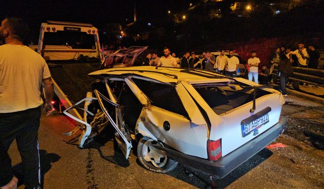 Otomobil, beton bariyere ve otomobile çarpıp takla attı: 1 yaralı