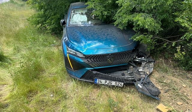 Otomobille hafif ticari araç çarpıştı: 5 yaralı