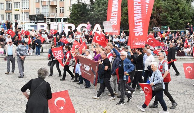 Özgür Özel: Biz buradayız, hiçbir yere gitmiyoruz