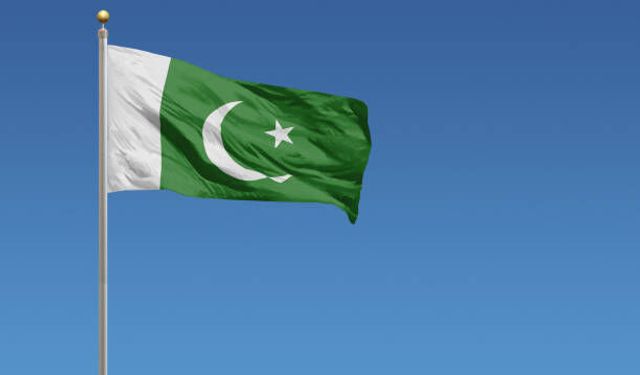 Pakistan'da evin çatısı çöktü: 6 ölü