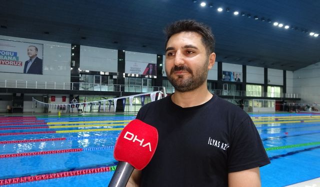 Paralimpik yüzücü Esra, azmi ve dişlerine sıkıştırdığı özel aparatla 3 kez dünya şampiyonu oldu