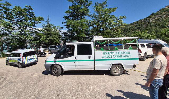 Park halindeki araçta ölü bulundular