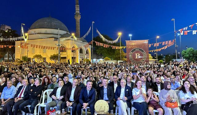 Parmos Bordo Basketbol'dan coşkulu şampiyonluk kutlaması