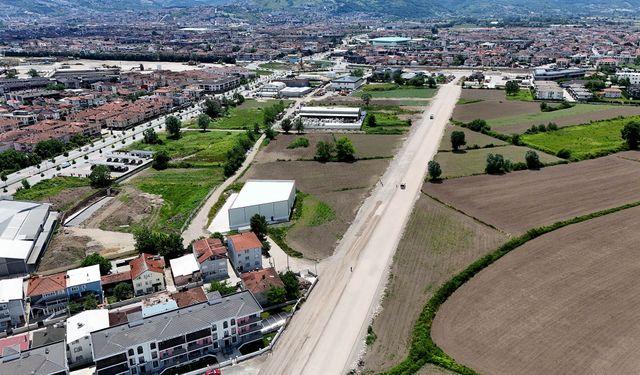Sakarya Büyükşehir Belediyesi, yeni duble yol çalışmalarında üst yapı çalışmalarına başladı