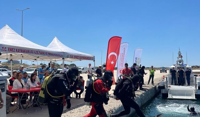 Saros'ta denizden araç lastikleri ile plastik atıklar çıktı