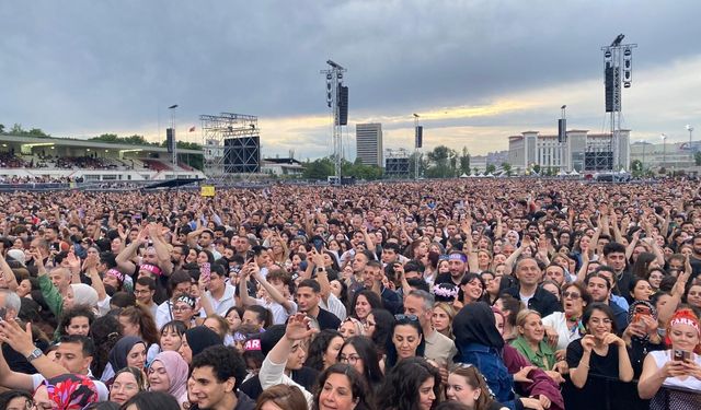 Tarkan, Ankara'da sevenleriyle buluştu