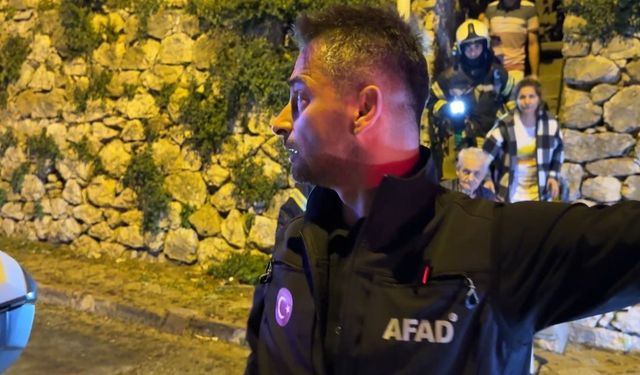 Tavan sıvaları düşen evdeki 5 kişi tahliye edildi