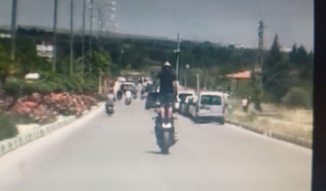 Trafikte ayağa kalkarak motosiklet kullanan sürücüye 46 bin TL ceza