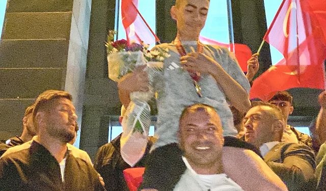 Trenle gelen şampiyona coşkulu karşılama