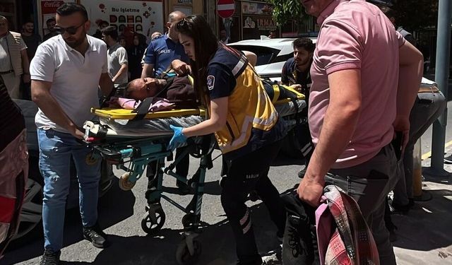 'Yol verme' kavgasında seken kurşunun isabet ettiği esnaf yaralandı