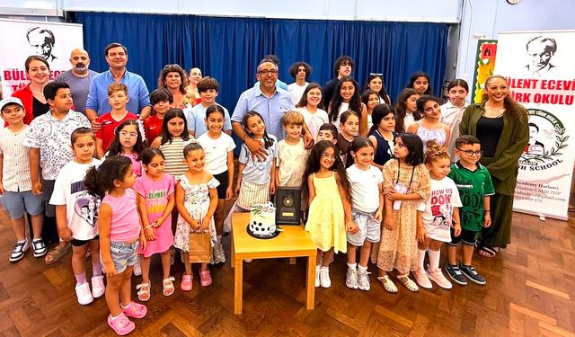 Bülent Ecevit Türk Okulu Harlow'da karneleri dağıttı